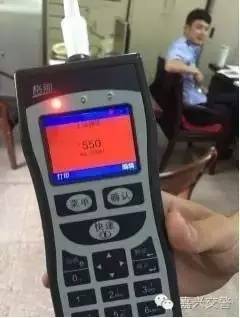 是什么讓交警的酒精測試儀都爆表了？原來是它！